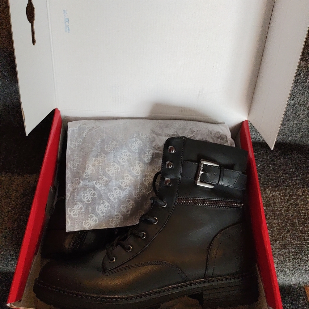 🎁NEW Guess Woman's Combat Boots 💥 Size 11M Colour Black New‼️